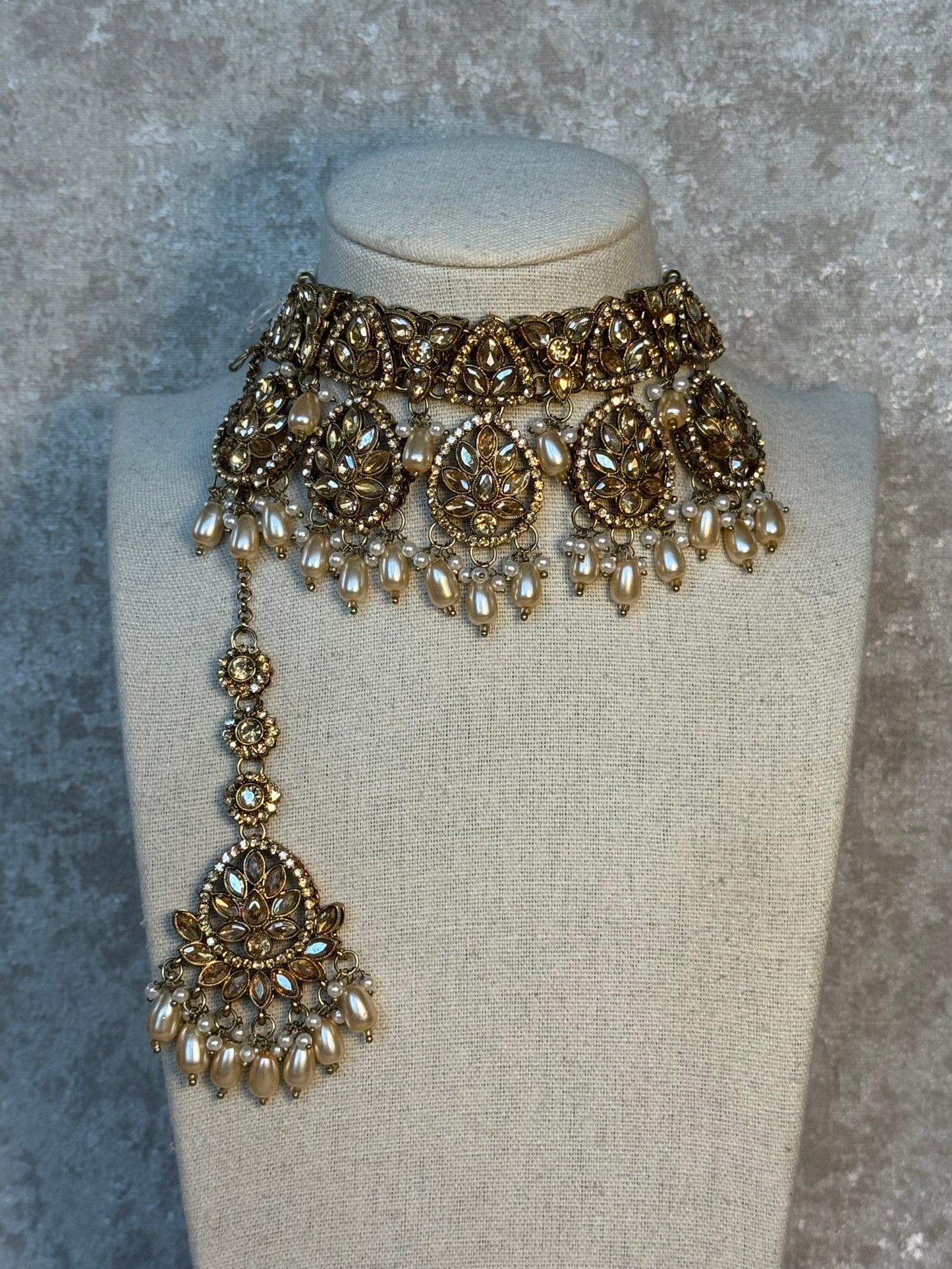 Gold and Pearl Necklace Set