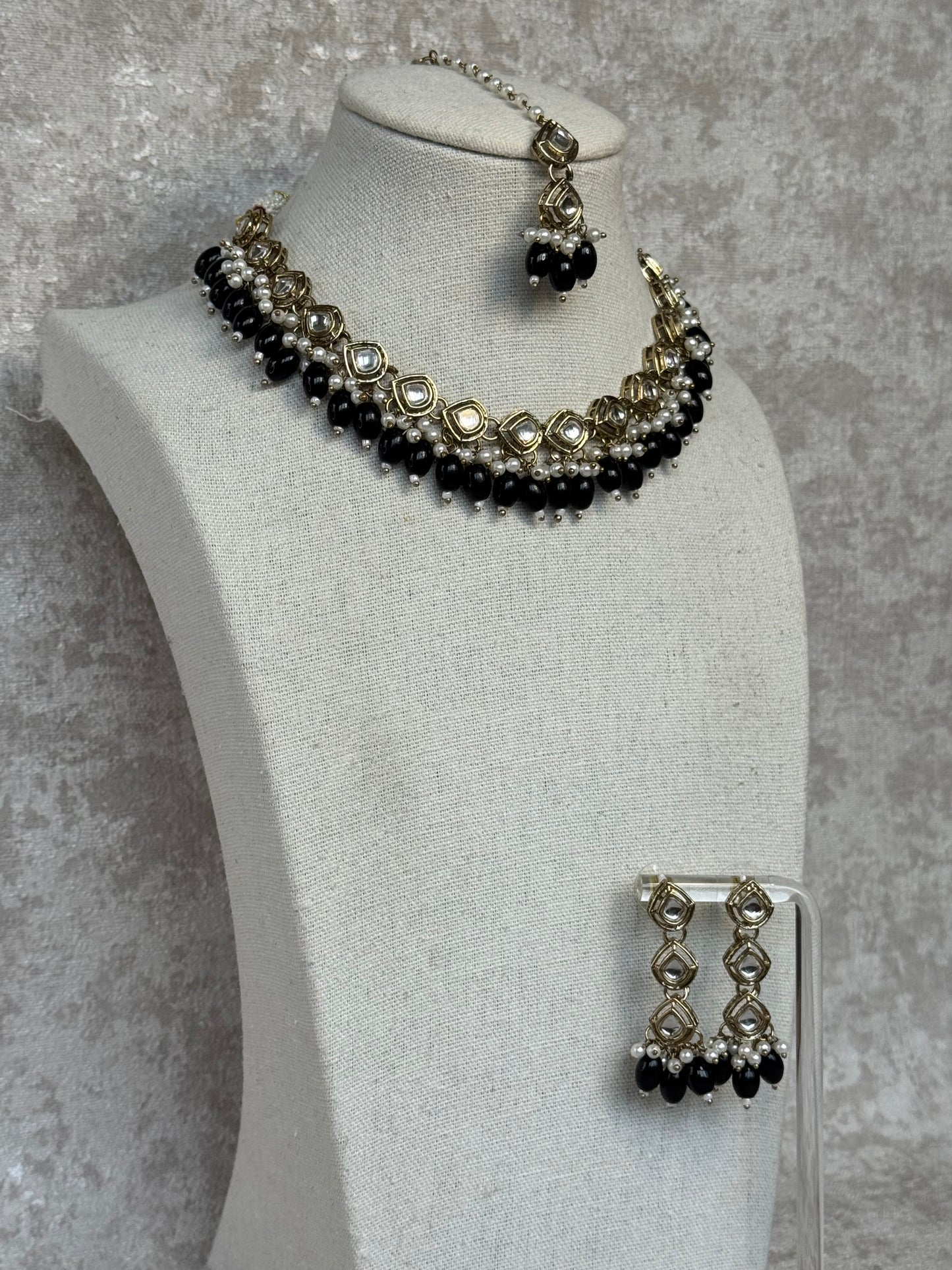 Necklace set with earrings and tikka - Mendhi Plated