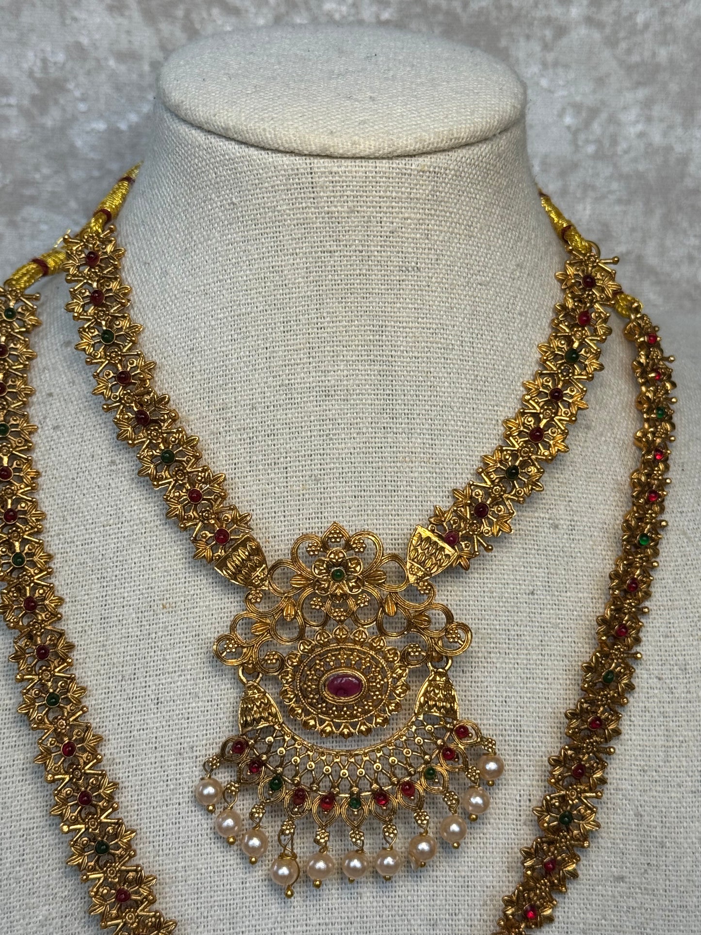 Regal Gold Necklace Set