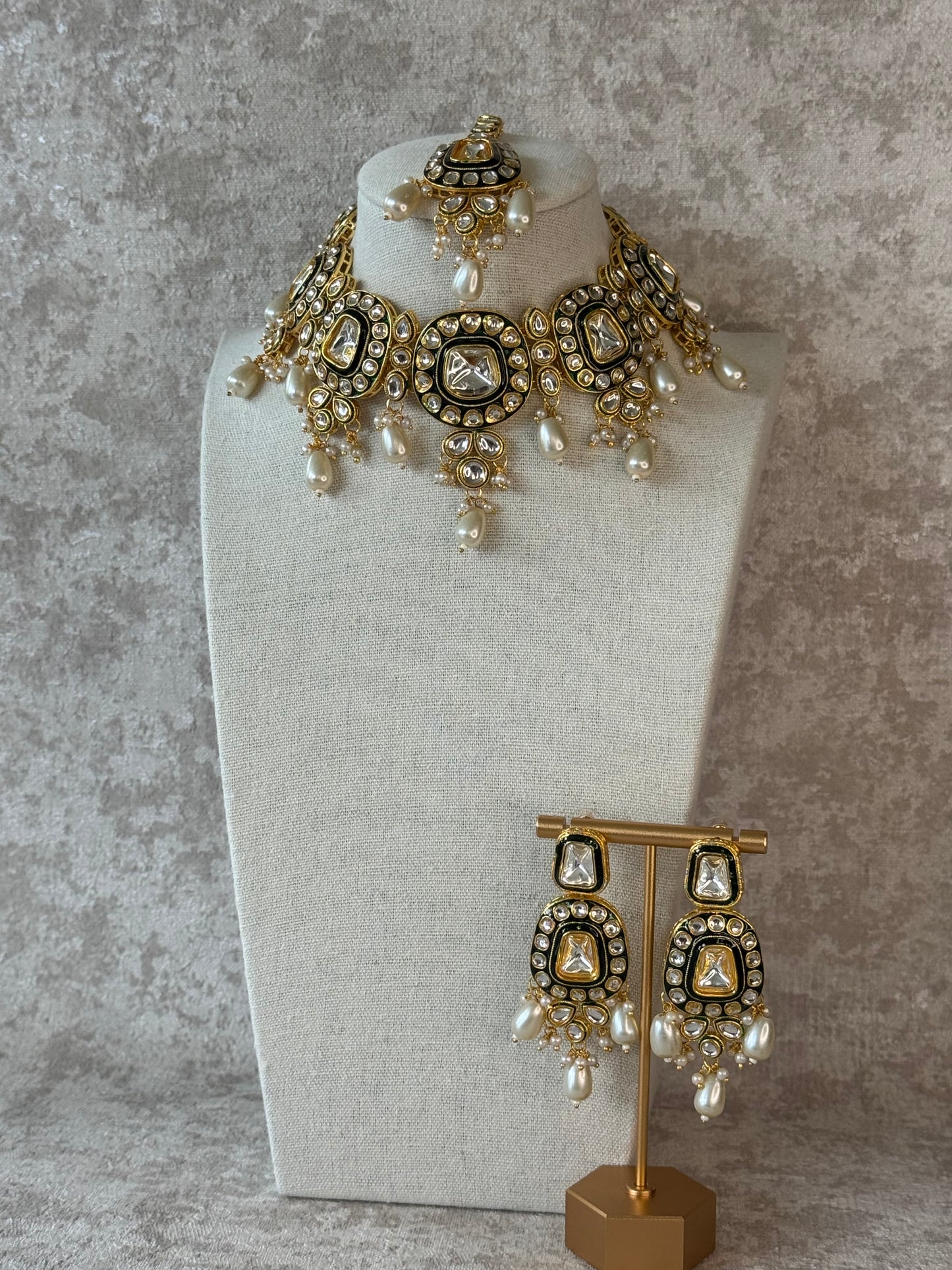 Kundan Choker Set with Maang Tikka & Earrings | Indian Bridal Jewellery