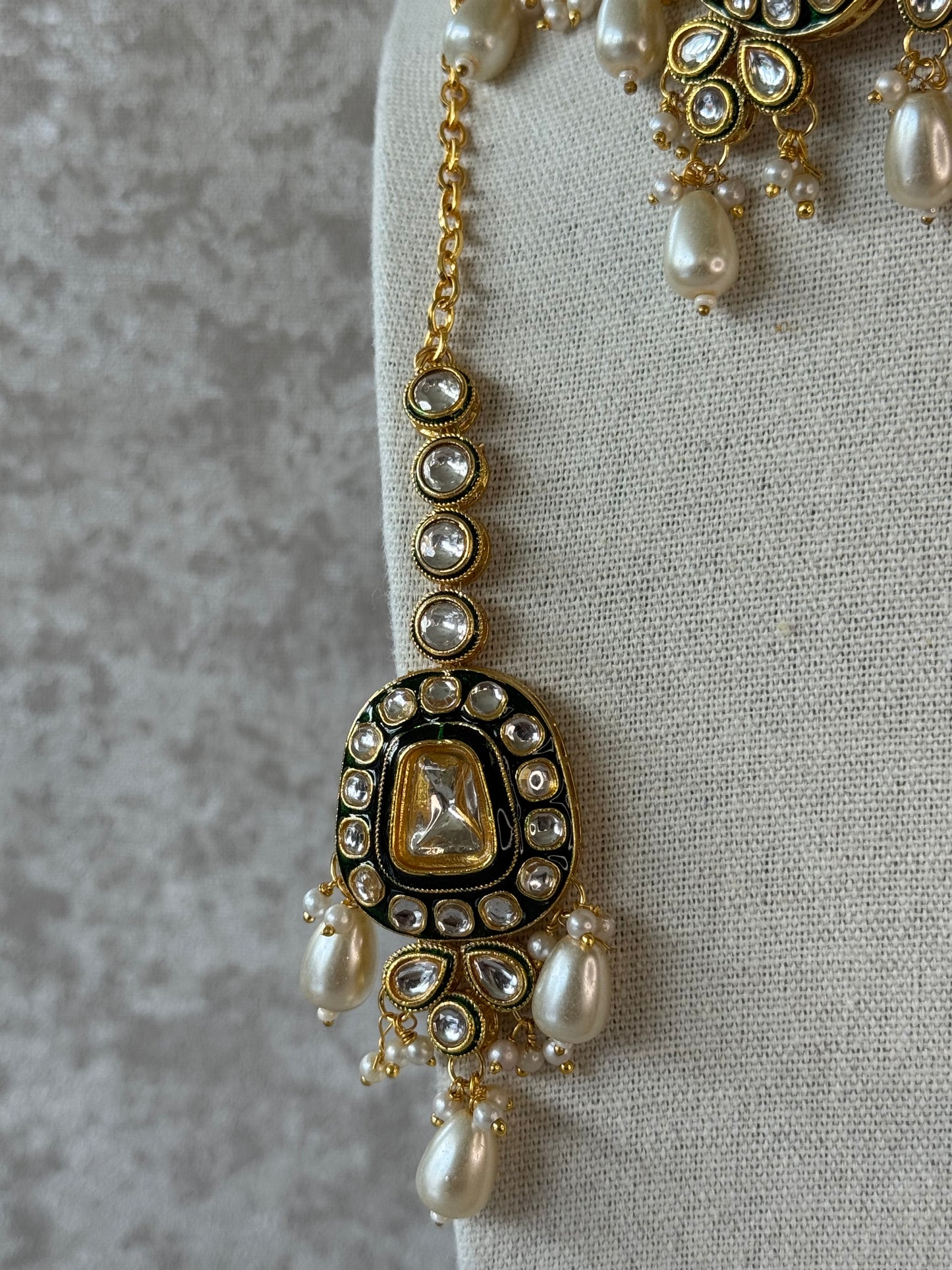 Kundan Choker Set with Maang Tikka & Earrings | Indian Bridal Jewellery