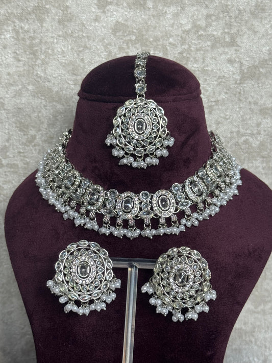 Silver Set with Stud earrings & tikka