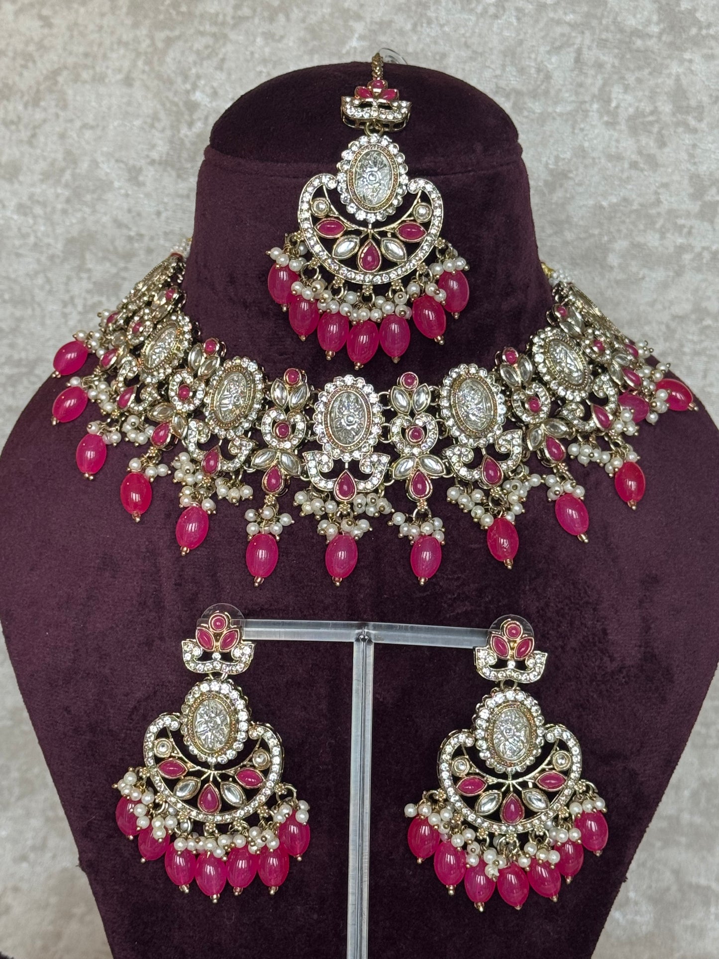 Kundan Carving Stone Set (with earrings & tikka)