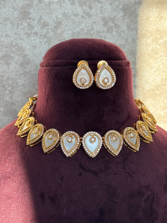 Mother of Pearl Teardrop Necklace Set