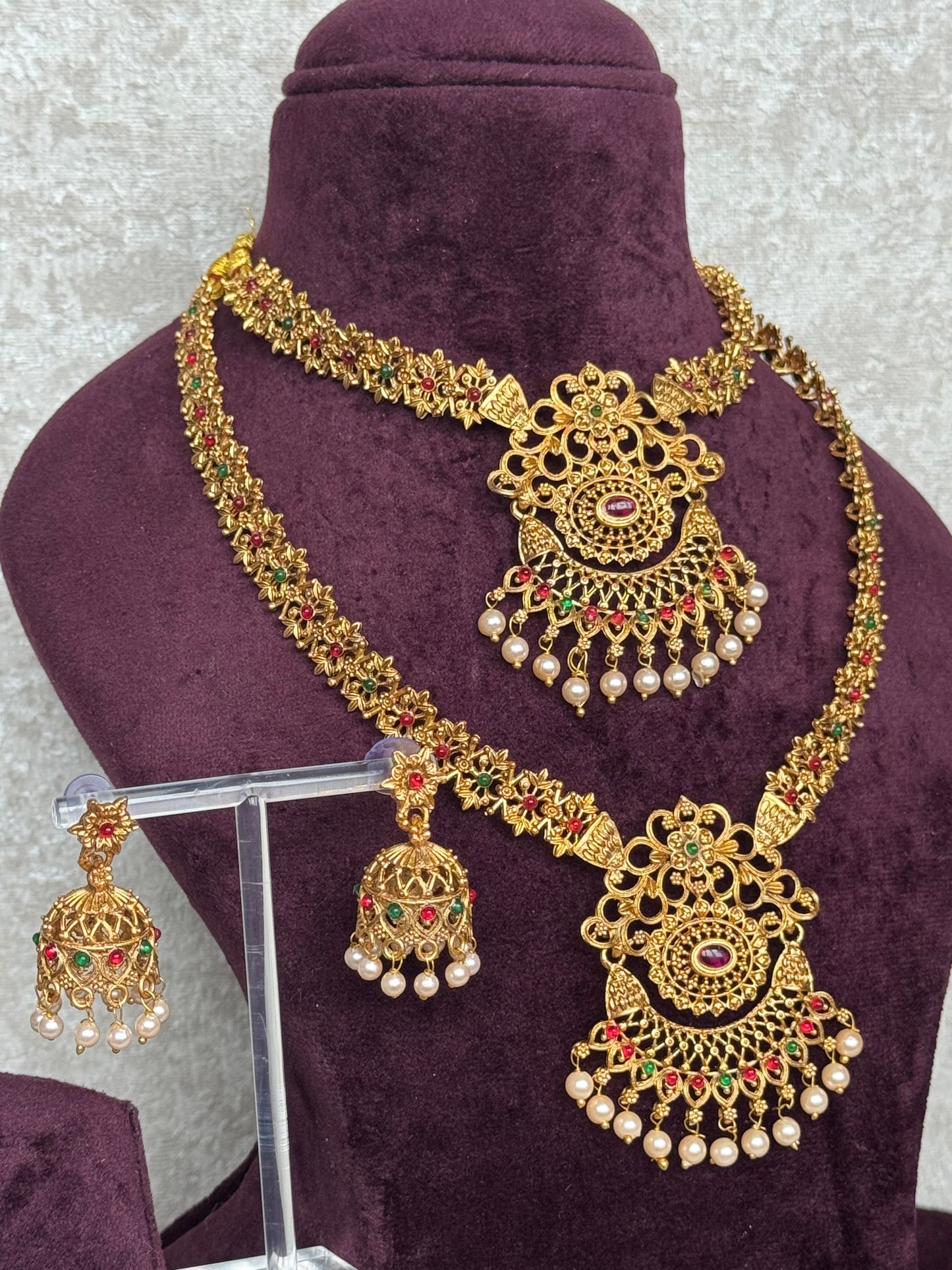 Regal Gold Necklace Set