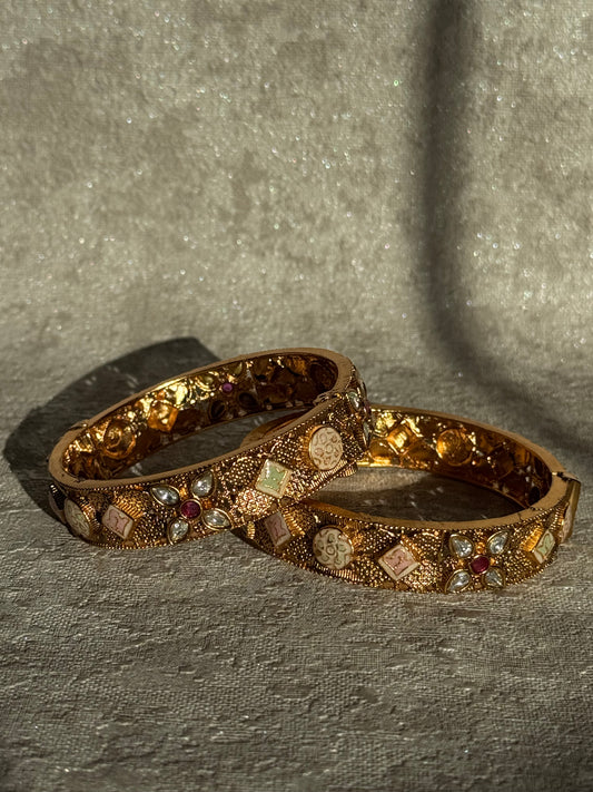 Kundan Meenakari Openable Kangan Set (Size 2.4)