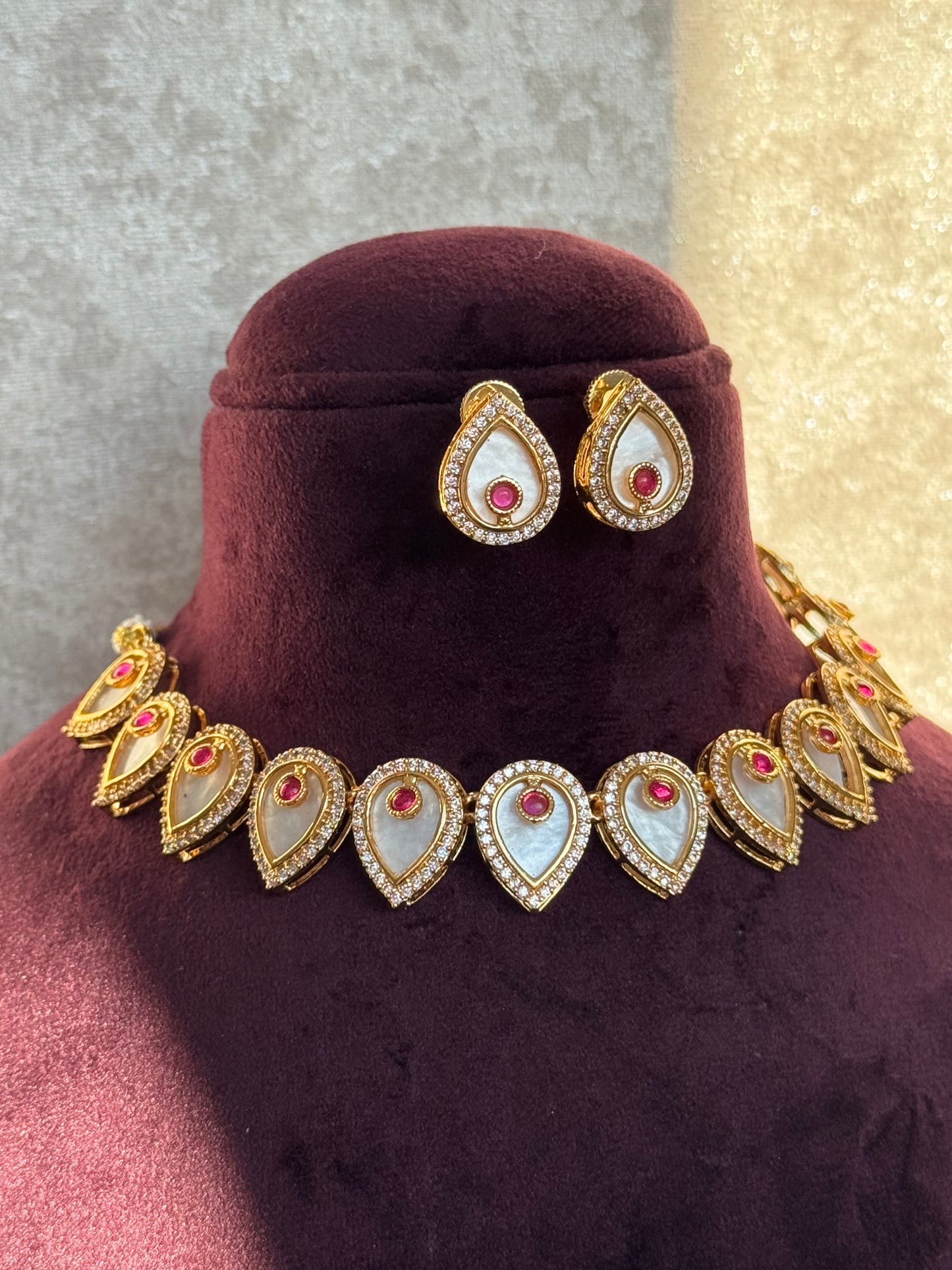 Mother of Pearl Teardrop Necklace Set