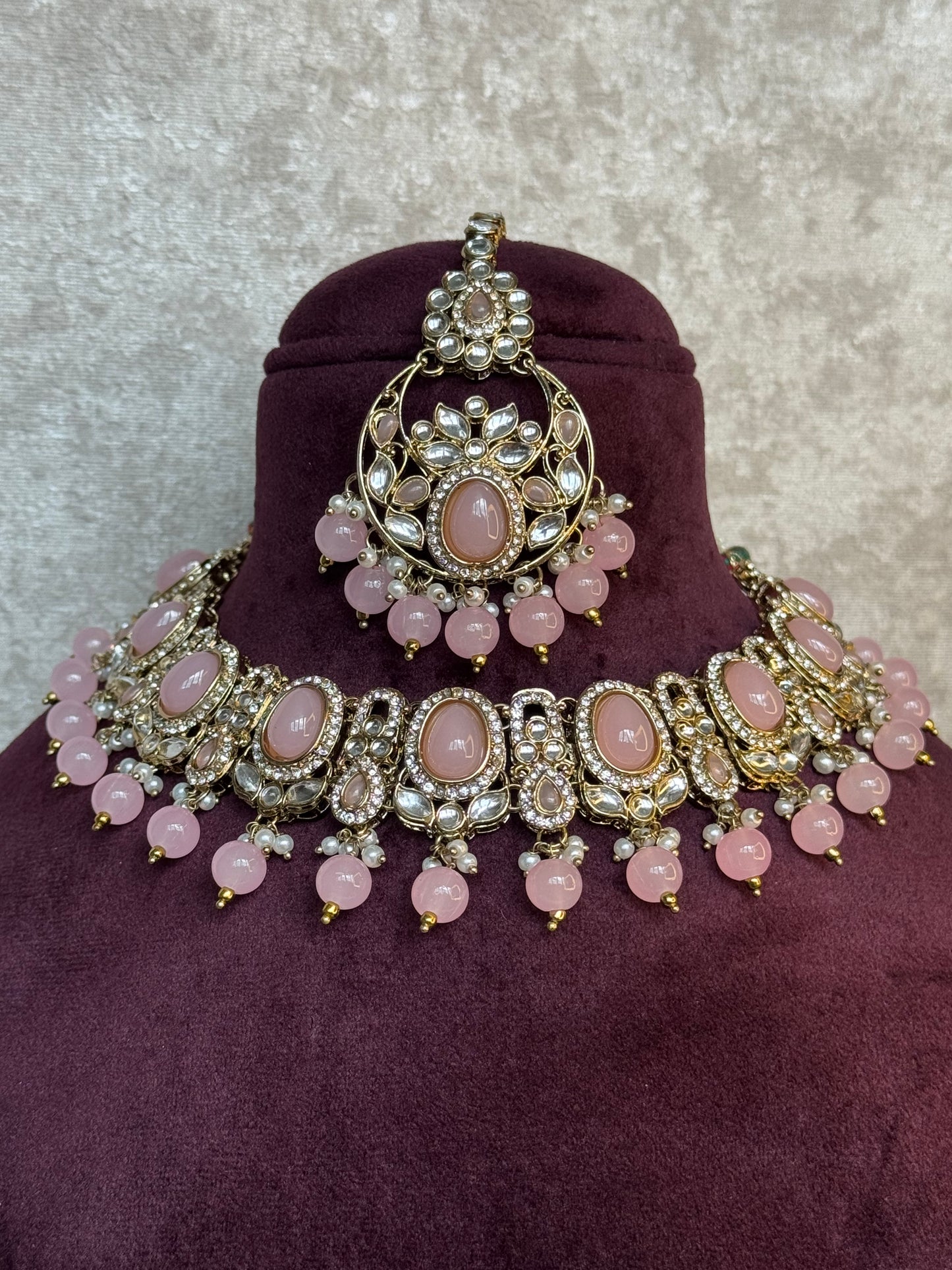 Oval Stone Necklace Set with Tikka