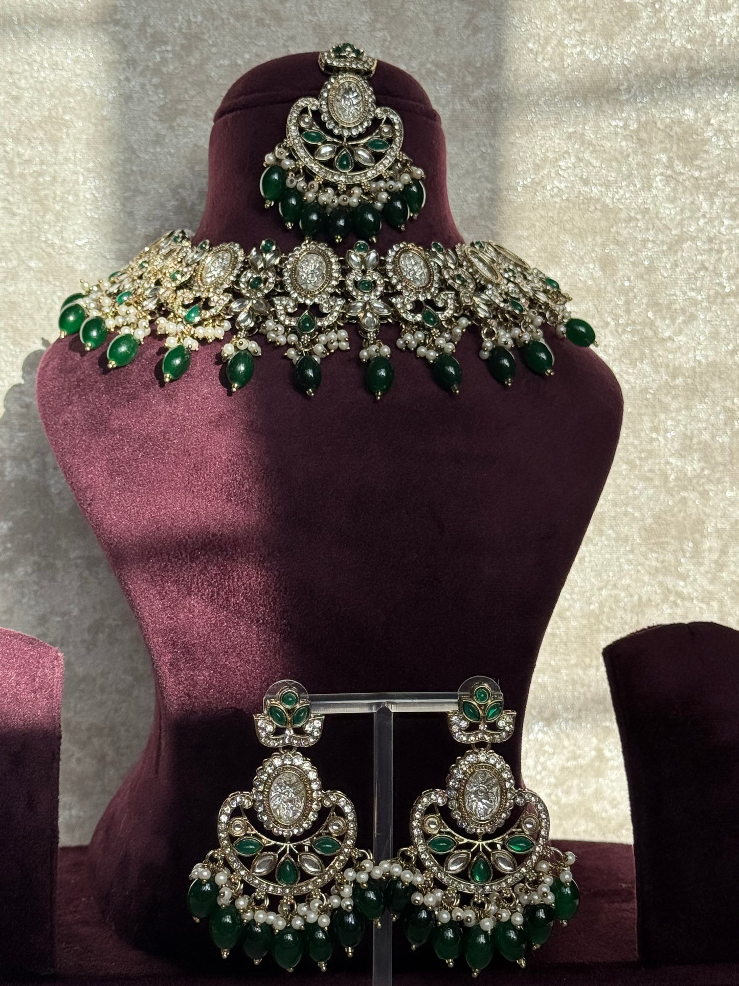Kundan Carving Stone Set (with earrings & tikka)