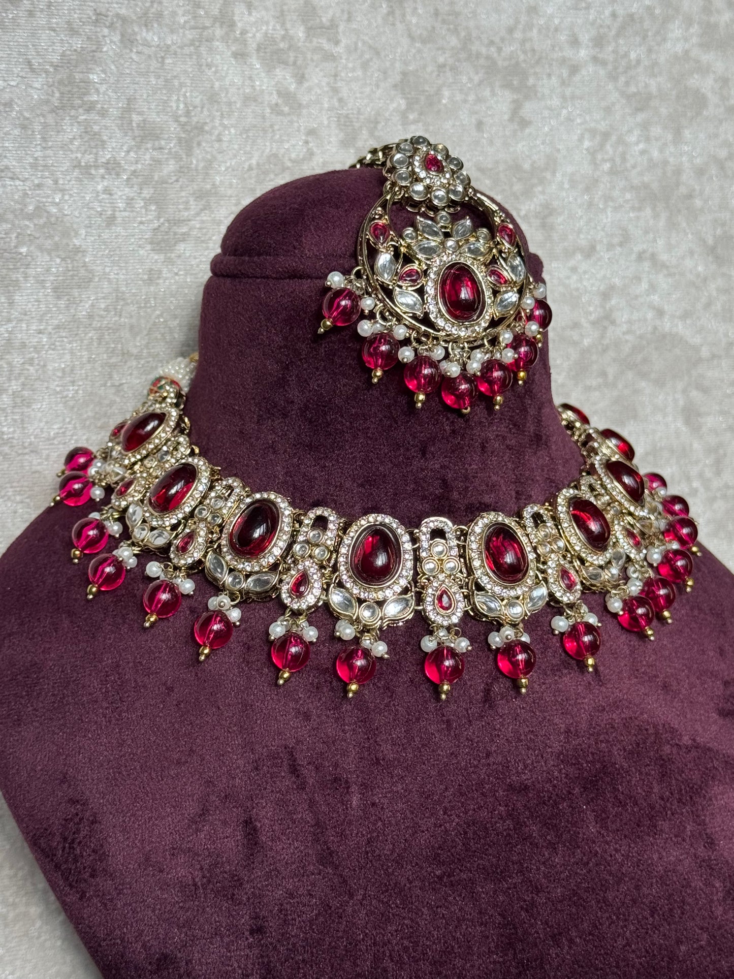 Oval Stone Necklace Set with Tikka