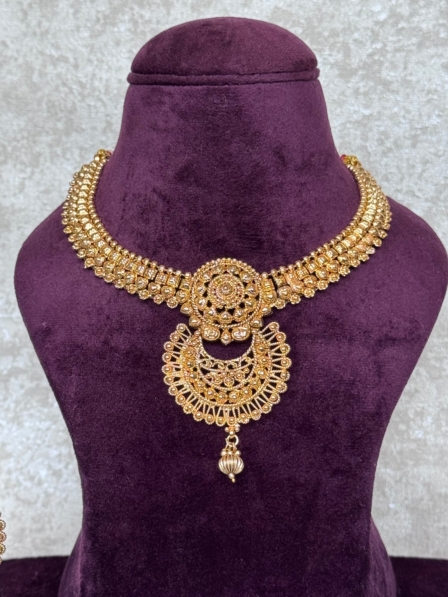 Traditional Antique Gold Necklace Set | The Tara Collection