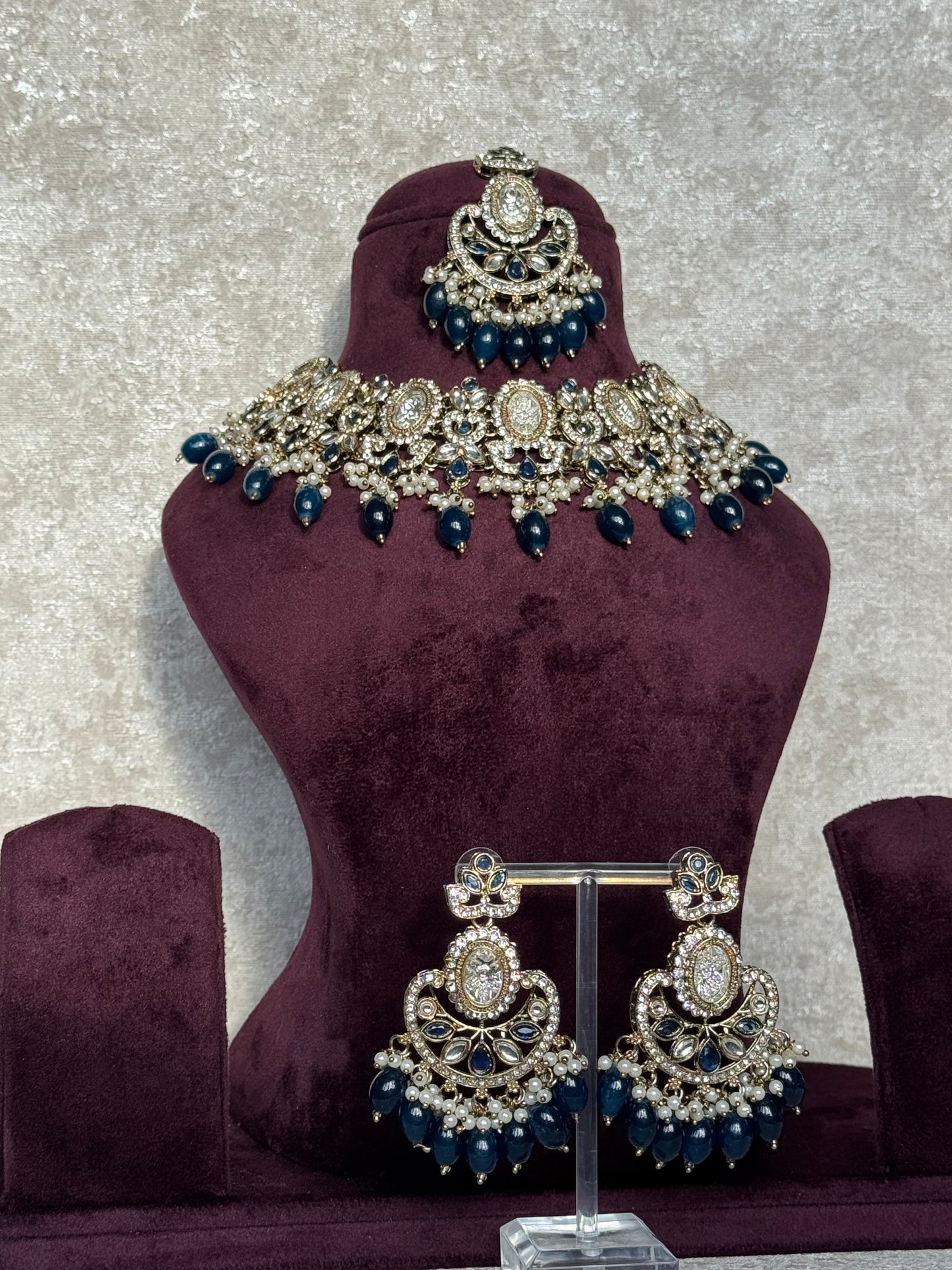 Kundan Carving Stone Set (with earrings & tikka)
