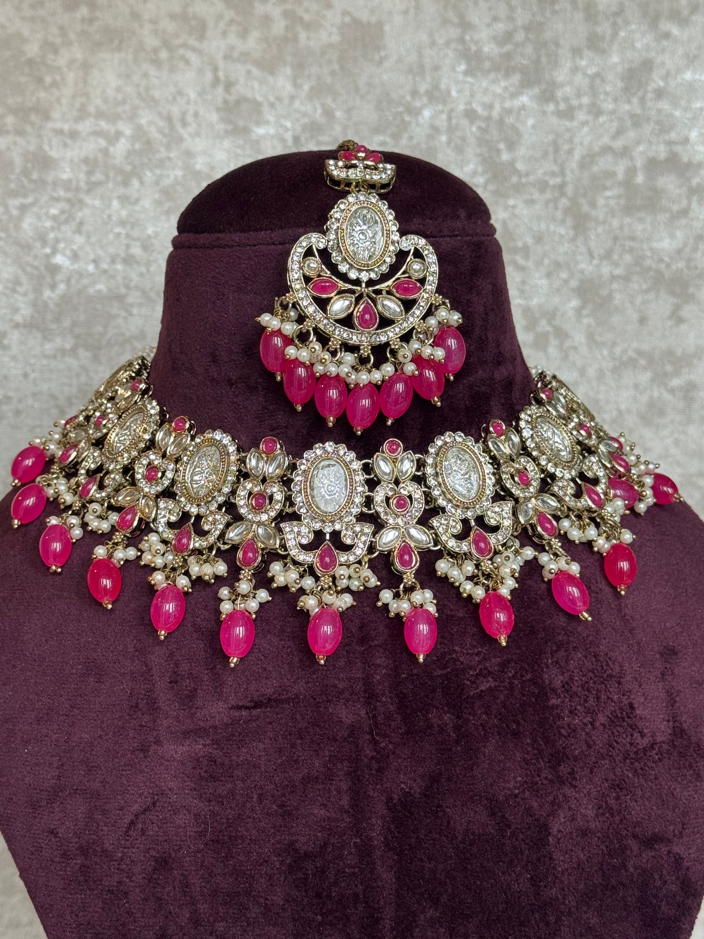 Kundan Carving Stone Set (with earrings & tikka)