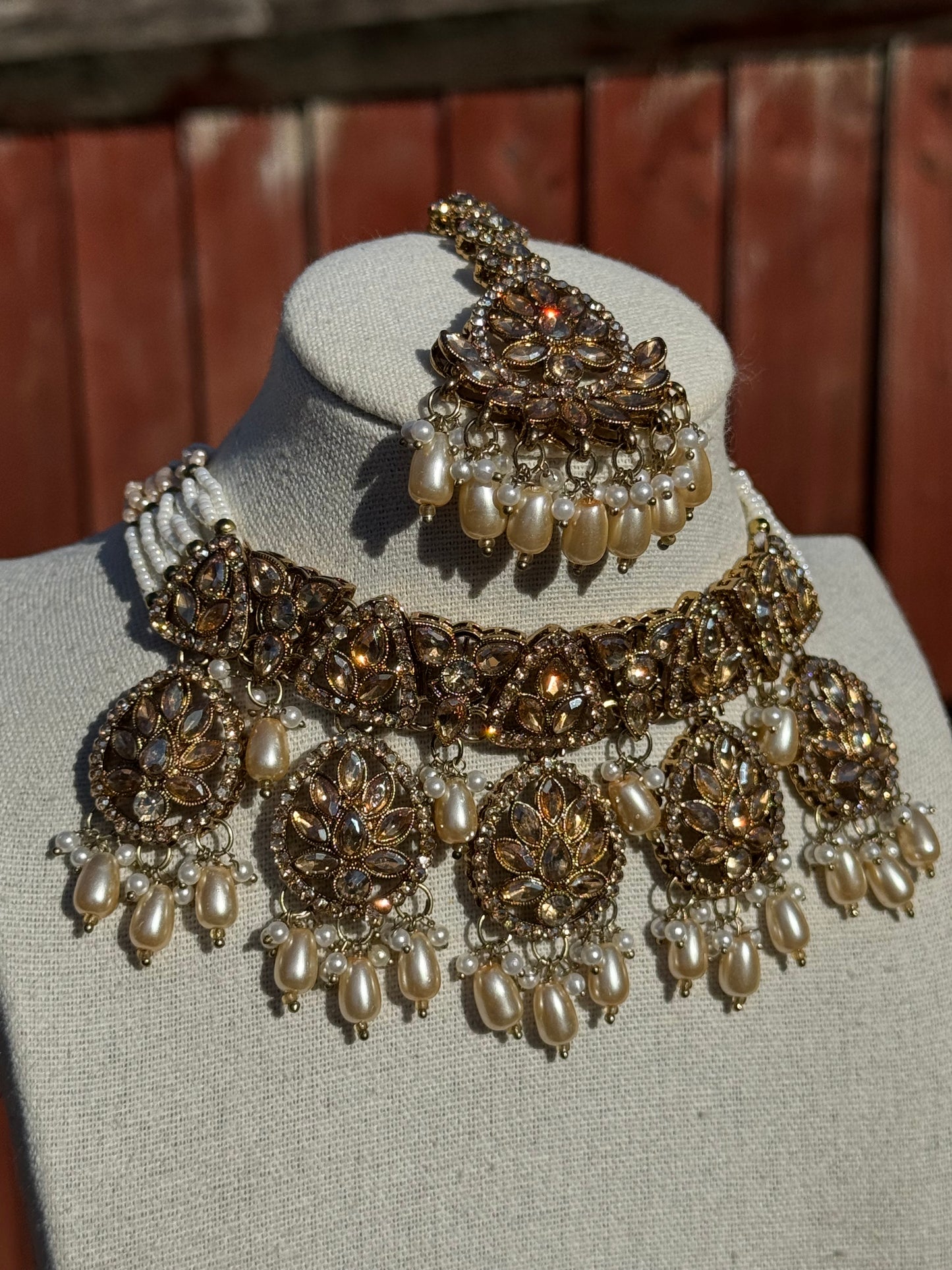 Gold and Pearl Necklace Set