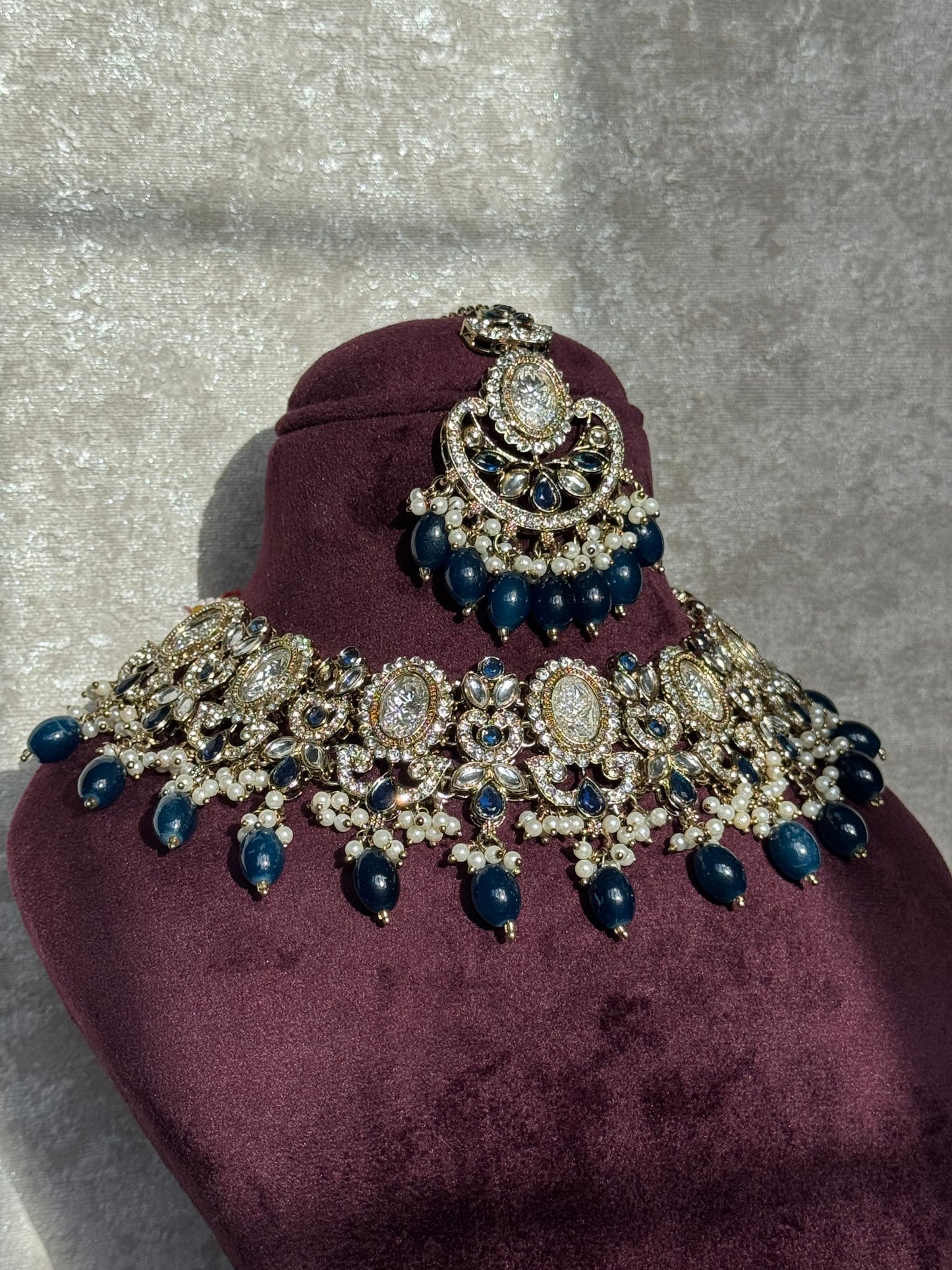 Kundan Carving Stone Set (with earrings & tikka)