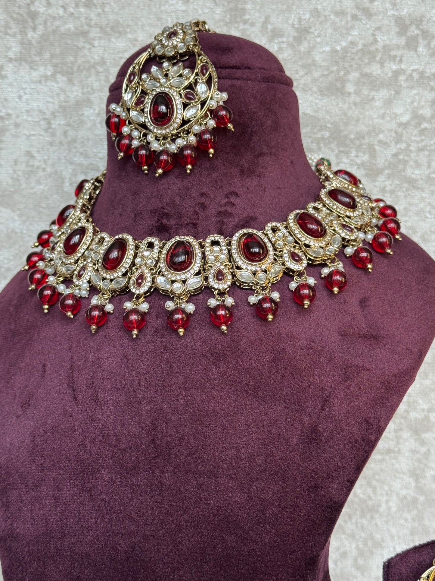 Oval Stone Necklace Set with Tikka