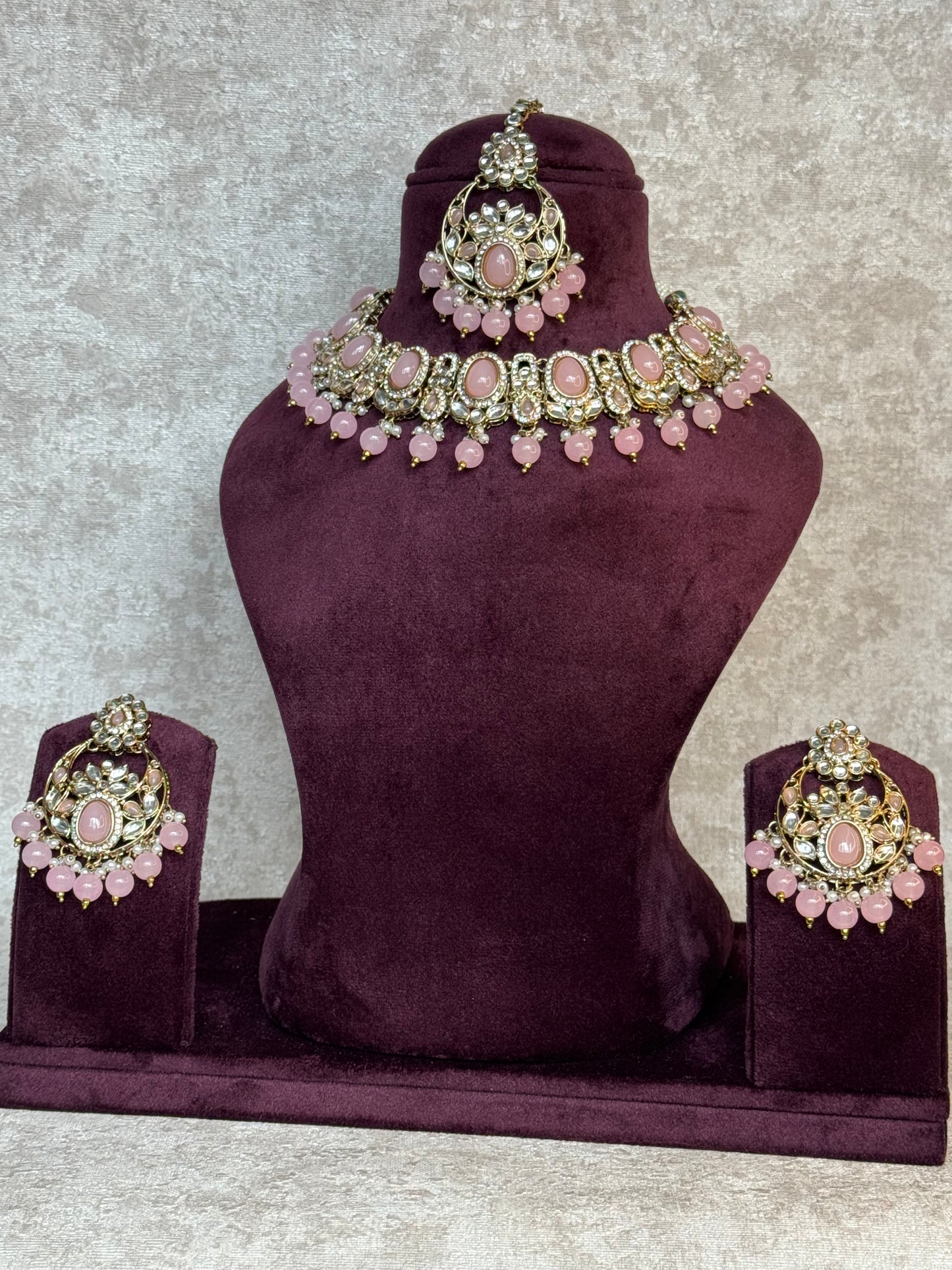 Oval Stone Necklace Set with Tikka