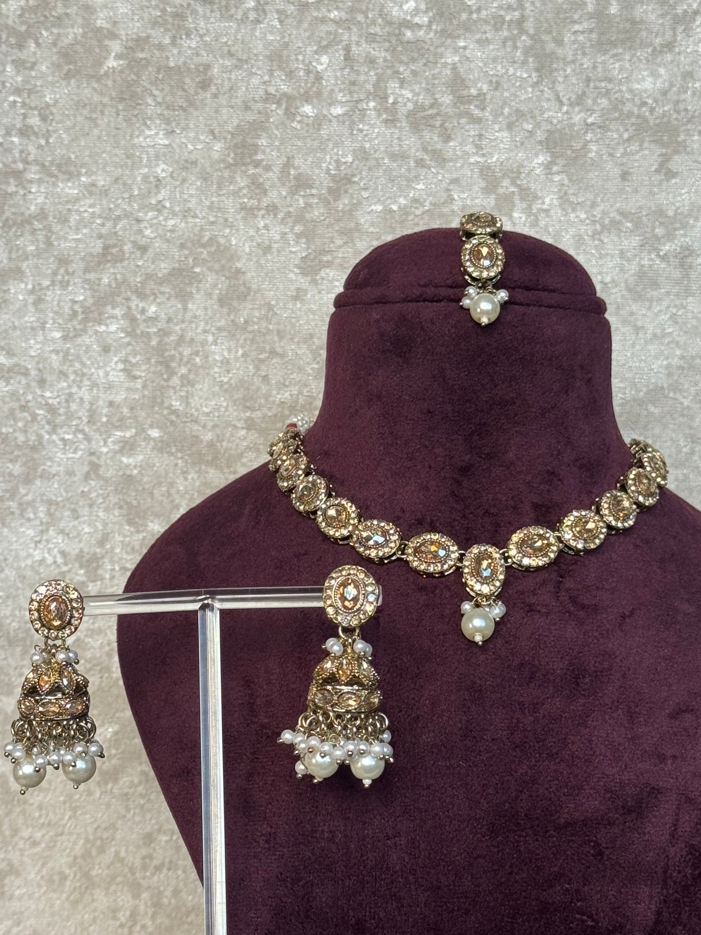 Slim Neckline Set (with jhumka earrings and tikka)