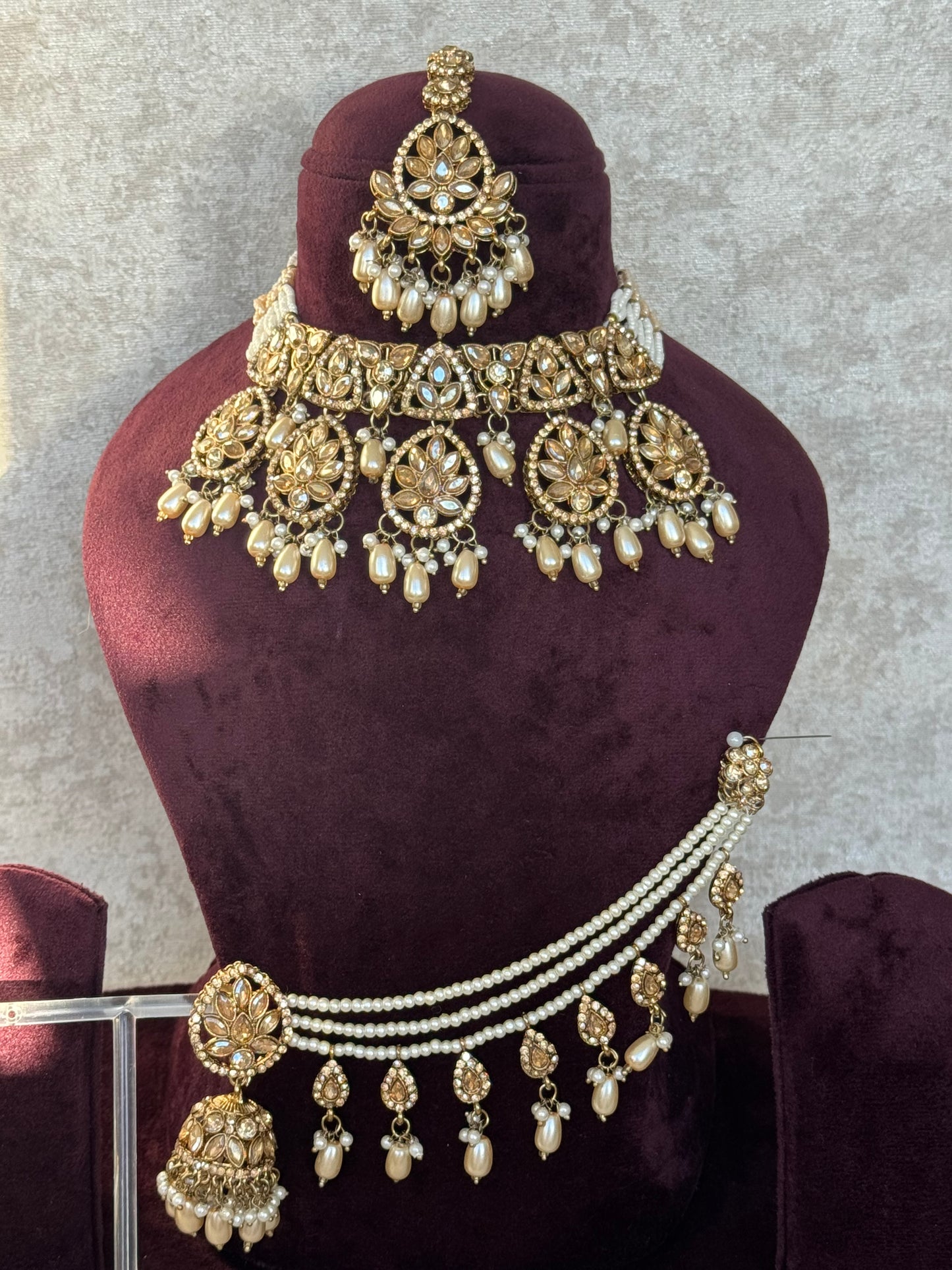 Gold and Pearl Necklace Set