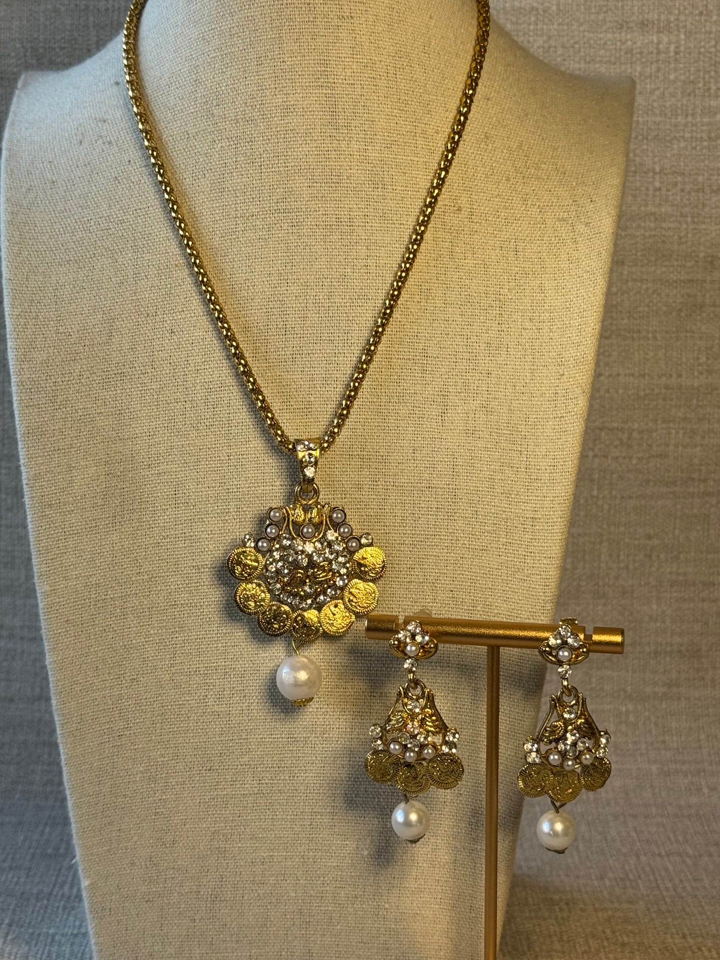 Temple Pendant Set