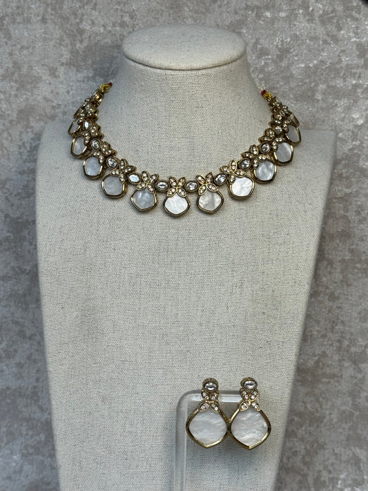 Mother of Pearl Necklace Set with Mendhi Plating