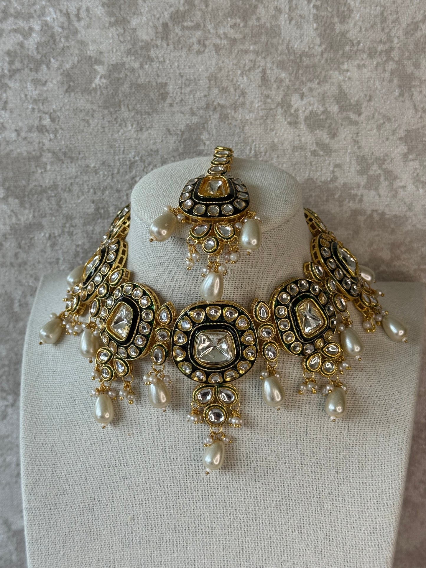 Kundan Choker Set with Maang Tikka & Earrings | Indian Bridal Jewellery